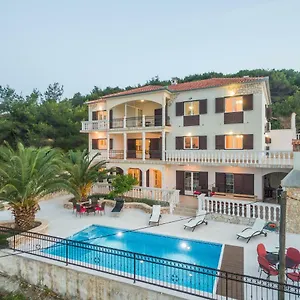 Iz Apartament